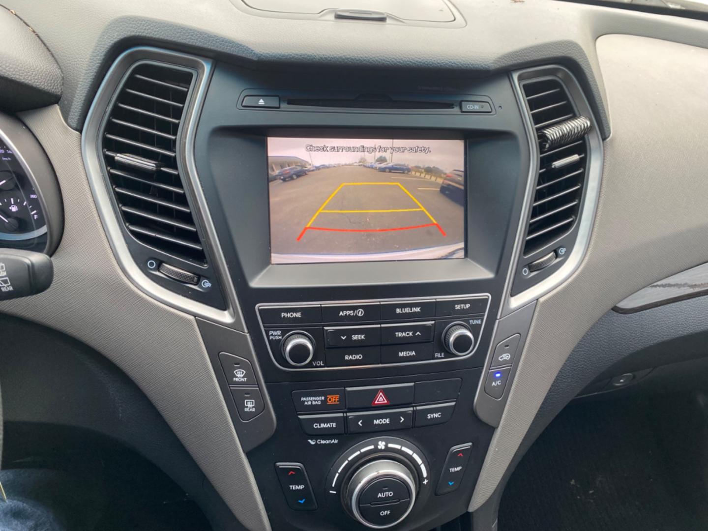 2017 WHITE Hyundai Santa Fe Sport 2.4 FWD (5XYZU3LB8HG) with an 2.4L L4 DOHC 16V engine, 6A transmission, located at 420 I-35E, Lancaster, TX, 75146, (469) 297-4144, 32.593929, -96.823685 - Photo#9